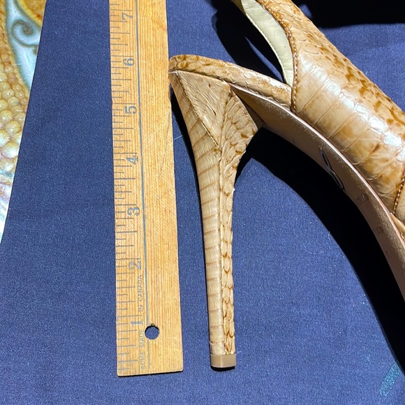 Brian Atwood Beatrice pumps. 7 - Picture 14 of 15